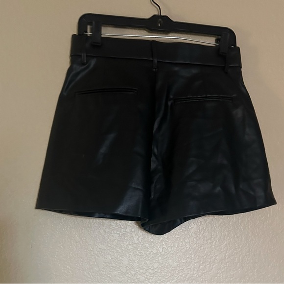 ZARA BLACK FAUX LEATHER PLEATED SHORTS - Picture 3 of 4